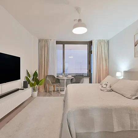 Goodliving Mit Balkon & Netflix Essen
