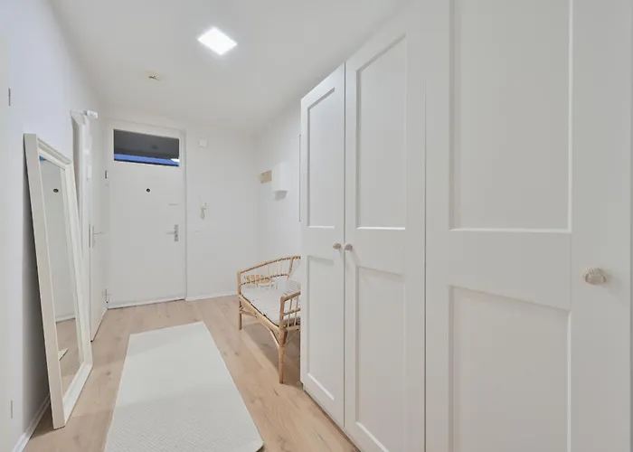 Goodliving Mit Balkon & Netflix Essen